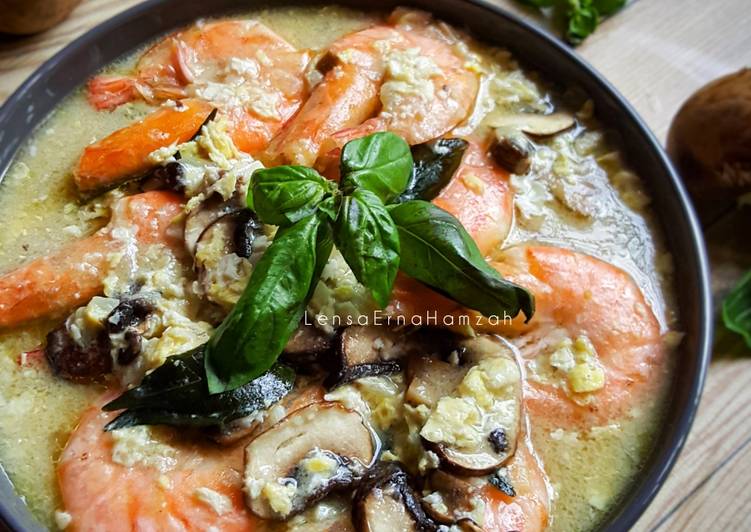 Langkah Langkah Buat Prawn Mushroom Soup yang Lezat