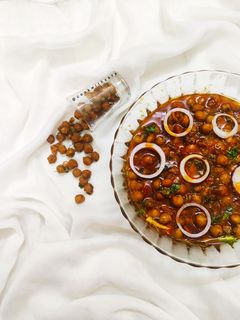 पिंडी छोले(Pindi chole recipe in Hindi) रेसिपी मुख्य फोटो