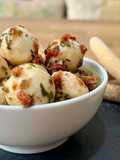 Perlas de mozzarella marinadas