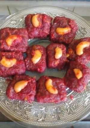 A picture of Beetroot carrot burfi.
