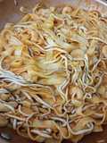 Tallarines con gula y gambas al ajillo