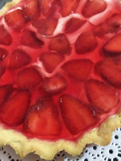 Una foto de Deliciosa Tarta de Frutilla fácil (o durazno)
