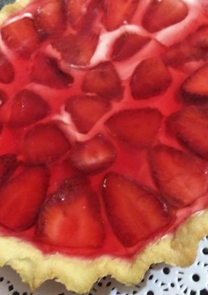Una foto de Deliciosa Tarta de Frutilla fácil (o durazno)