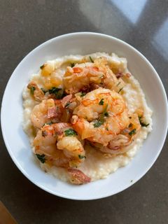 A picture of Shrimp and Grits.