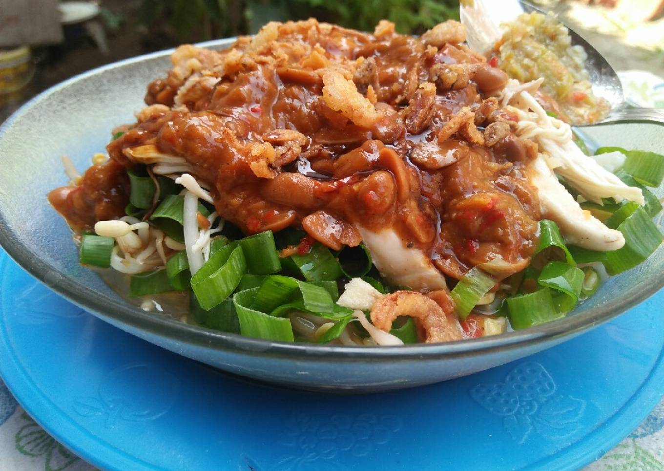 Bagaimana Menyiapkan Sauto Tegal (soto ayam) yang Lezat