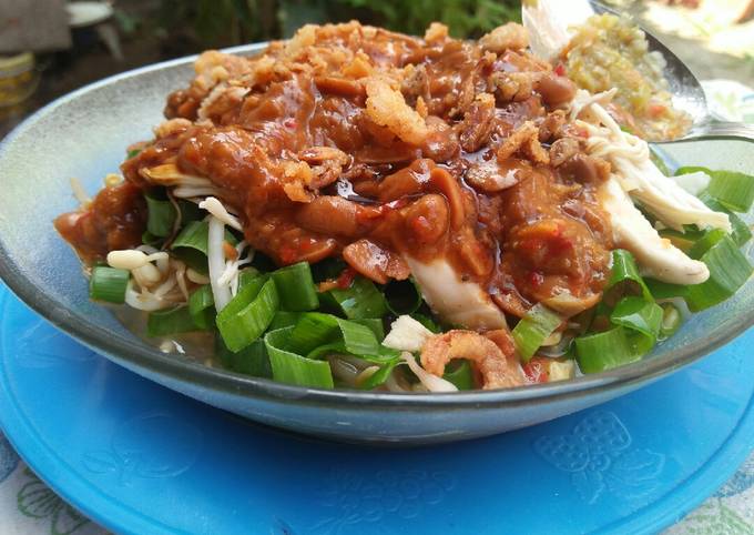 Sauto Tegal (soto ayam)