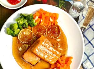 Foto resep Honey Garlic Glazed Salmon (Salmon Bawang Putih Madu)