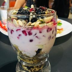 A picture of Blueberry parfait.