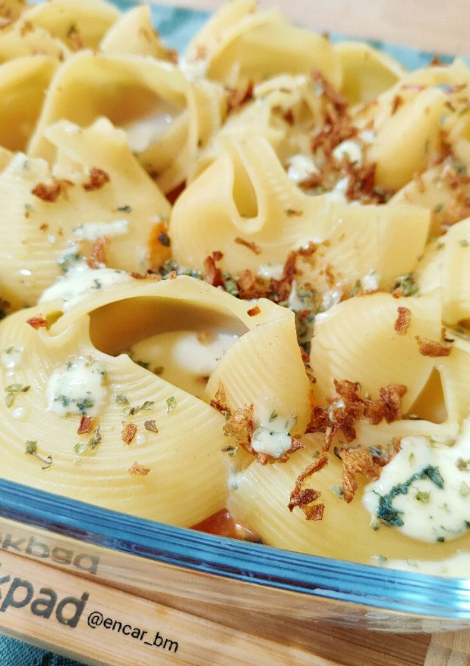 Una foto de Lumacomis rellenos de mozzarella gratinados con queso azul