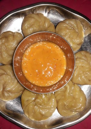 मोमोज विद चटनी (Momos with chutney recipe in Hindi) रेसिपी मुख्य फोटो
