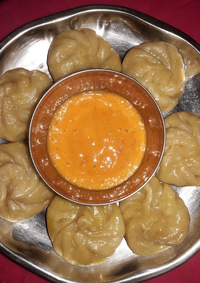 मोमोज विद चटनी (Momos with chutney recipe in Hindi) रेसिपी मुख्य फोटो