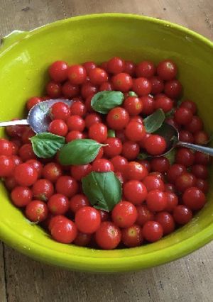 A picture of Simple Tomato Salad.