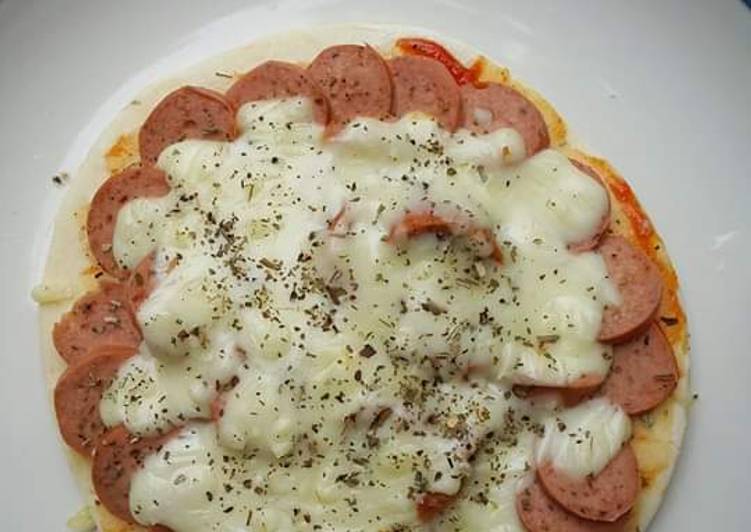 Resep Pizza Sosis Mozzarella, Lezat