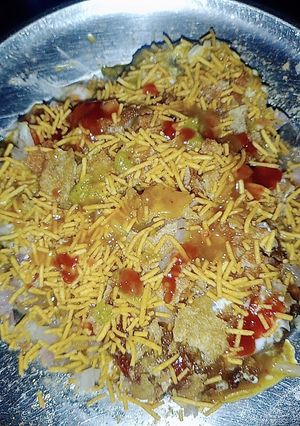 A picture of Aloo Tikki Chaat.