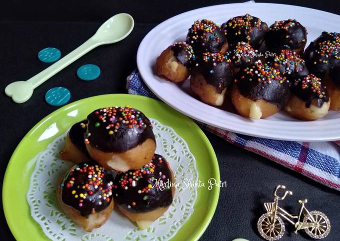 Loukoumades with vla durian and Chocolate Sprinkel