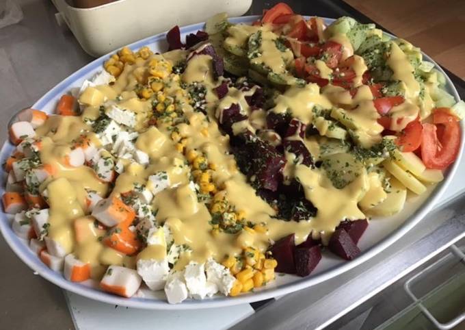 Recette de Récompensé Salade composée multicolore surimi et feta sauce moutarde