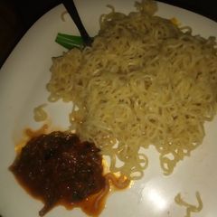 A picture of Indomie with yummy sauce.