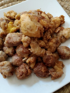 Una foto de Pollo y butifarra al limón
