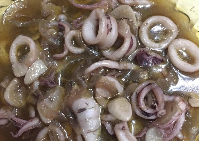 Bagaimana Menyiapkan Cumi goreng mentega yang Bisa Manjain Lidah