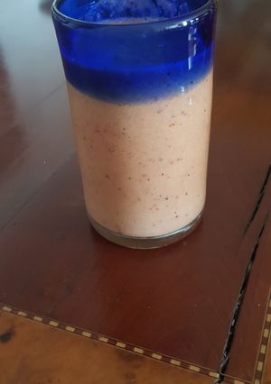 Una foto de Batido mix...🍍🍓🥝🍏🍒