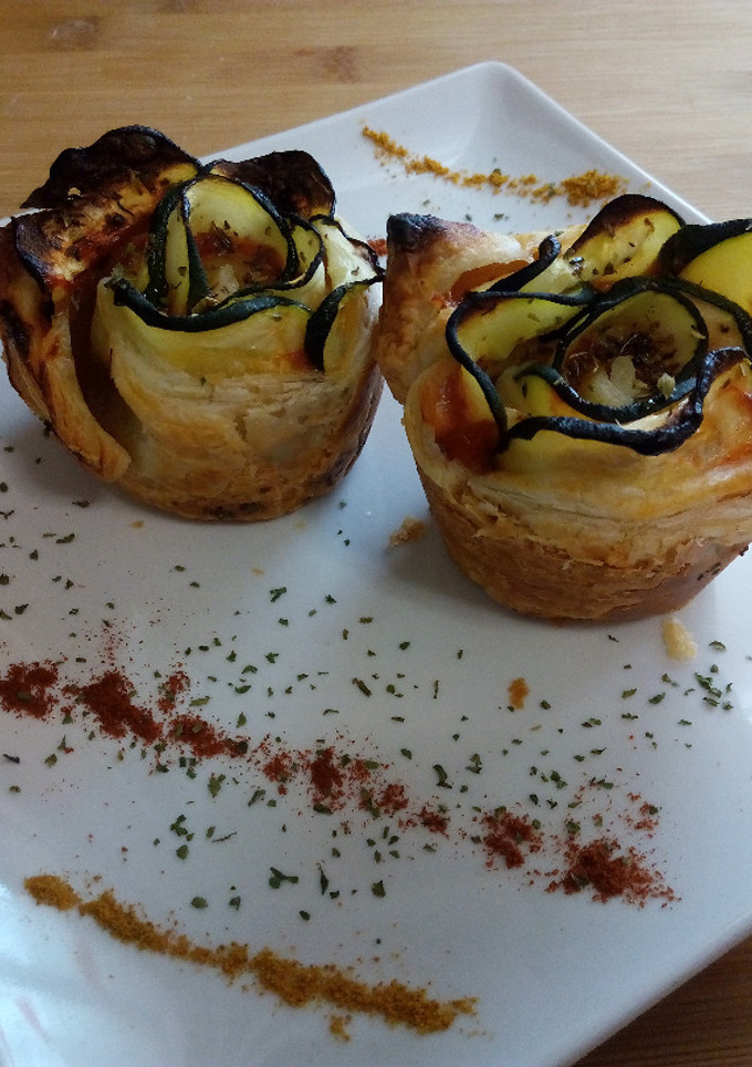 Una foto de Rosas de hojaldre y calabacín