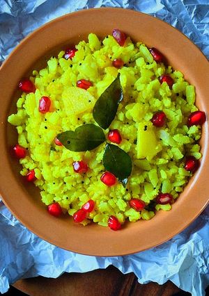 બટાકા પૌવા (Bataka Pauva Recipe In Gujarati) રેસીપી મુખ્ય ફોટો