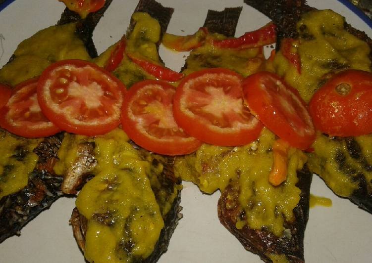 Ikan goreng mujair bumbu kuning