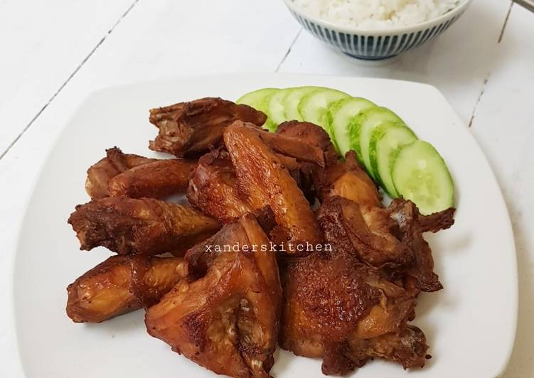 Ayam goreng...enakk, paling simple bumbunya 😋😋😋