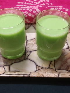 ખસ મિલ્ક શરબત (Khus Milk Sharbat Recipe In Gujarati) રેસીપી મુખ્ય ફોટો
