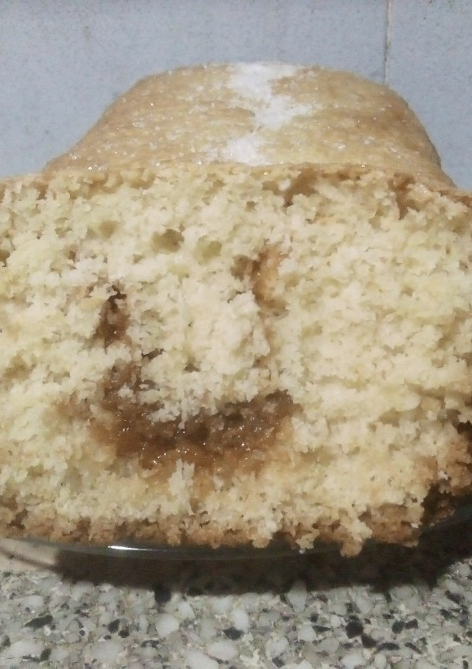 Una foto de Budín de Coco relleno con dulce de leche 🥥