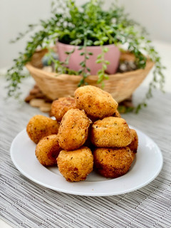 Una foto de Croquetas de pollo asado 🍗