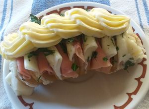 Una foto de Papas hasselback con mayonesa casera