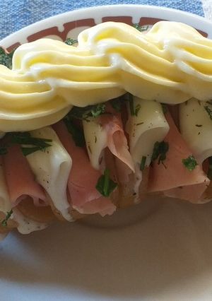 Una foto de Papas hasselback con mayonesa casera