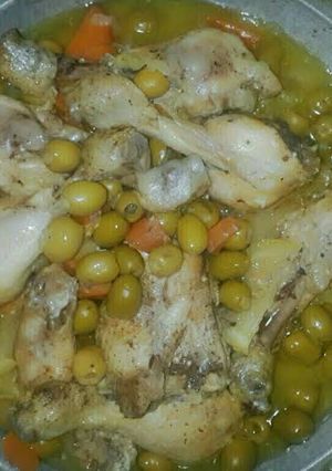 Une photo de Poulet au olive (tajin zitoun)