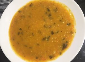 Foto principal de Lentejas rojas con algas kombu y verduras