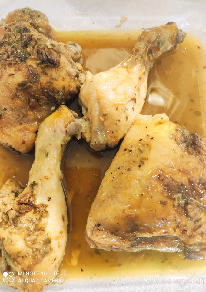Una foto de Muslos de pollo asados en bolsa. Muy fácil