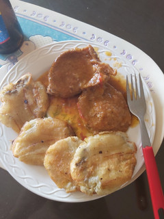 Una foto de Lomo de Res Puyado con salsa y finas hierbas