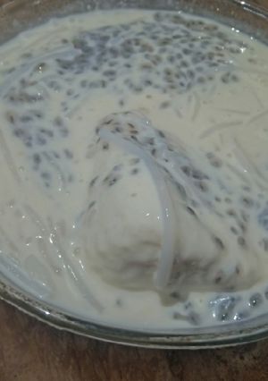 A picture of Street food style kulfi falood with homemade kulfi and sev.