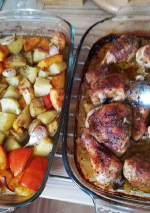 A picture of Grilled chicken with grilled potatoes and hokaido pumpkin.