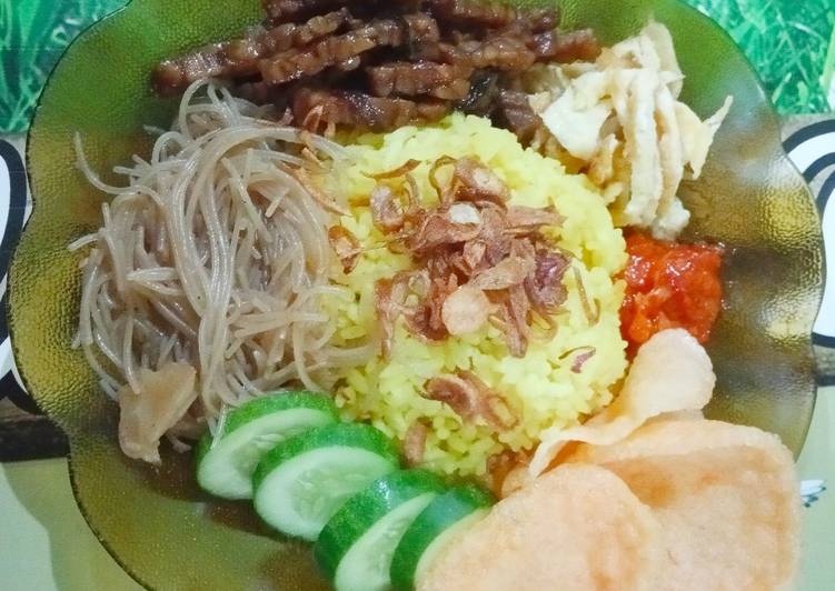 Cara Bikin Nasi Kuning Lengkap ala Rumahku 😋, Menggugah Selera