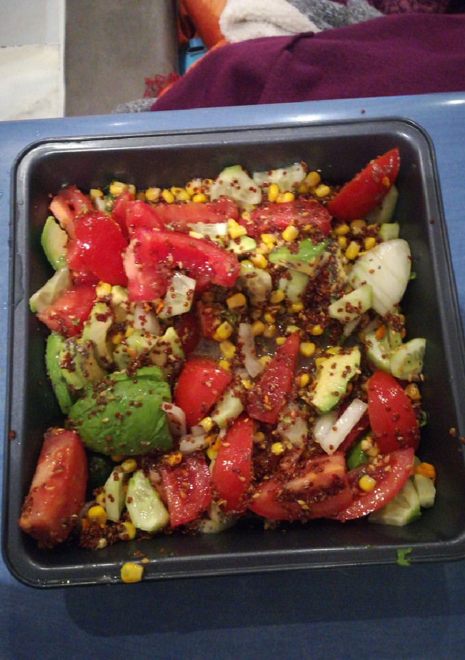Una foto de Ensalada de tomates improvisada