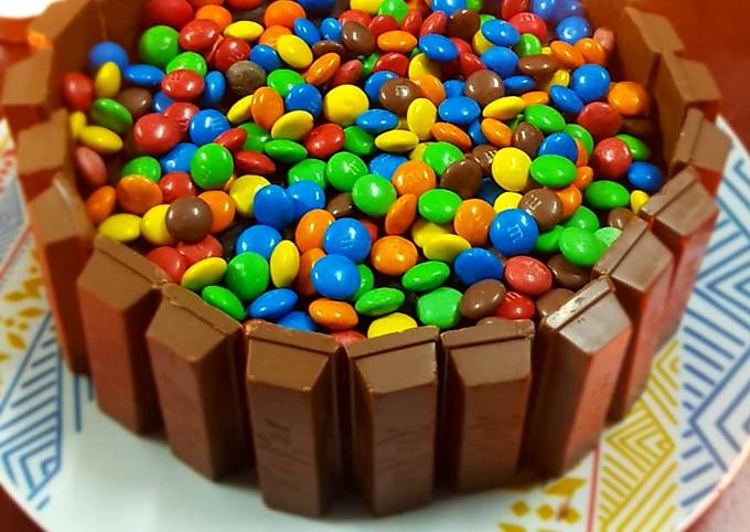 Kit kat chocolate cake