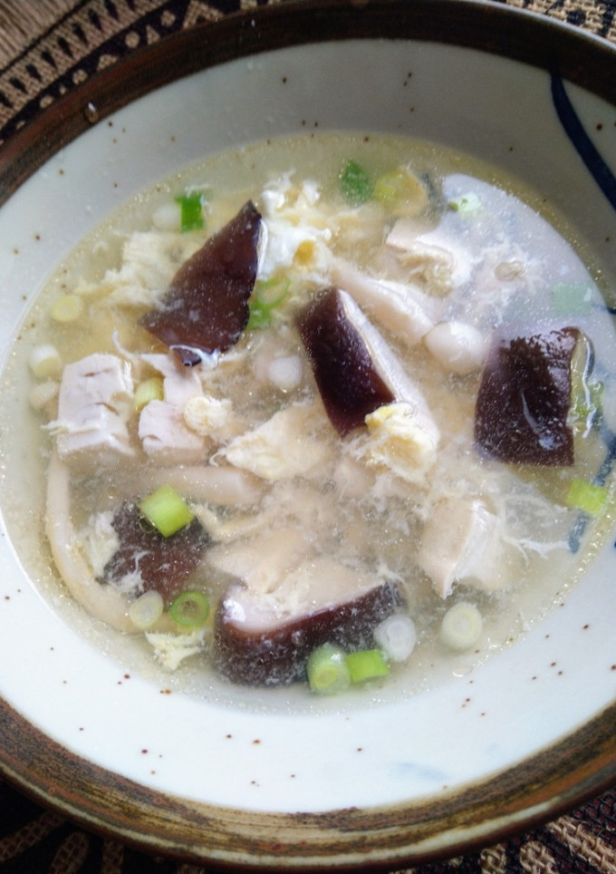 香菇豆腐湯（方便素）（港式家常好湯）（簡單料理）（快速料理）（電鍋料理） 的食譜成品照片