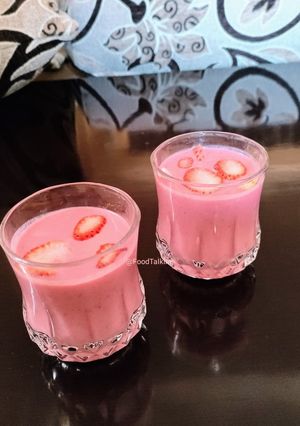 A picture of Strawberry smoothie.