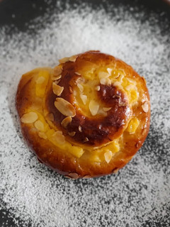 Una foto de Espirales de brioche y crema pastelera