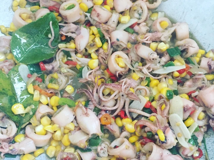 Langkah Gampang Menyiapkan Resep  Tumis cumi asin jagung manis yang Bisa Manjain Lidah, Menggugah Selera