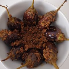 A picture of Stuffed eggplant.