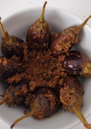 A picture of Stuffed eggplant.