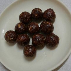 A picture of Kajur laddus.