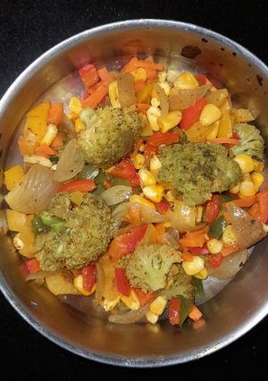 स्टीम वेजिटेबल (steam vegetables recipe in Hindi) रेसिपी मुख्य फोटो